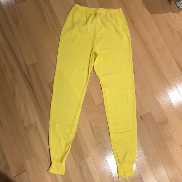 ✏️🆓 w $30+ purch 1 Yellow & 1 White Ribbed thermal underwear - size M - Picture 2 of 16